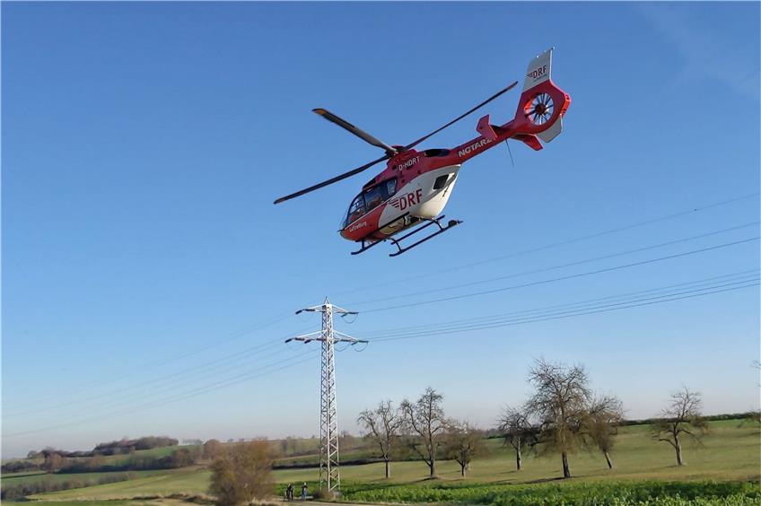 Der Hubschrauber brachte einen Schwerverletzten in eine Stuttgarter Klinik. Bild: Hans-Jörg Schweizer