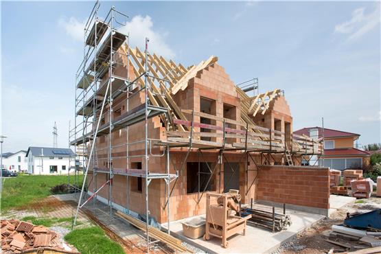 Der Kauf einer Immobilie will gut vorbereitet sein, Vorsicht gilt auch bei Neubauprojekten. Foto: ©  Wolfilser /adobe.stock.com