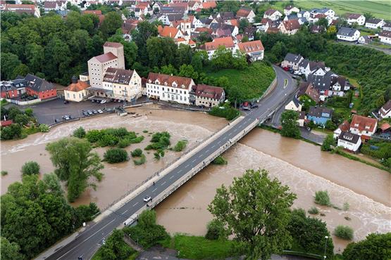 Der Neckar flutete in Mittelstadt die gezielt unbebaut gelassenen Flächen am Rand seines Betts. Bild: Horst Haas