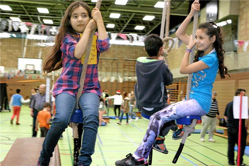 Der Sport als Sozialisationsinstanz: Spielfest der TSG Reutlingen mit Flüchtlingskindern.Archivbild: Haas