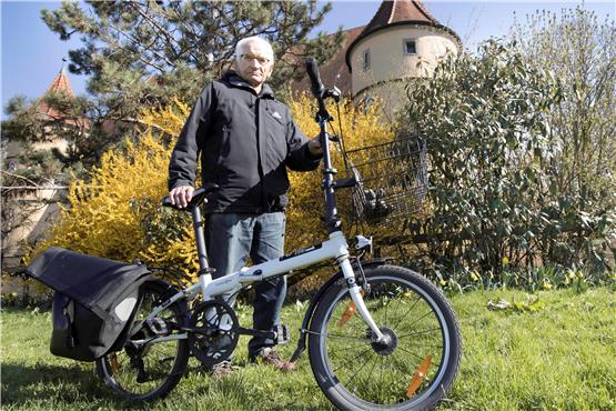 Der frühere LKW-Fahrer Josef Steinhardt ist seit fast 30 Jahren in Rente – und immer noch täglich mit dem Fahrrad und zu Fuß unterwegs. Bild: Klaus Stifel