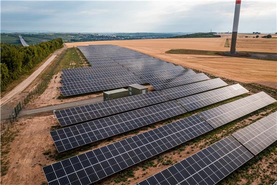 Der neue Solarpark der Stadtwerke Tübingen in Wahlheim. Bild: Stadtwerke Tübingen / GVO Media / Gregor Ott