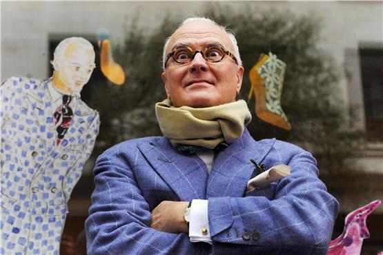 Der spanische Schuh-Designer Manolo Blahnik. Foto: Andy Rain dpa 