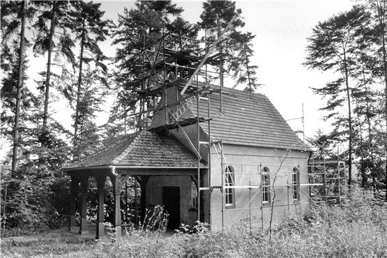 Die 1945 erbaute, Ergenzinger Waldkapelle wurde 1995 renoviert. Sie ist nach wie vor ein beliebtes Ausflugsziel. Archivbilder: Manfred Grohe