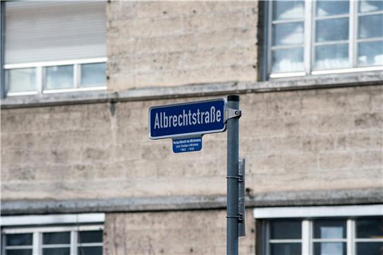 Die Albrechtstraße in der Tübinger Südstadt soll weiterhin Albrechtstraße heißen, allerdings nicht mehr nach dem Kriegsverbrecher Albrecht von Württemberg, sondern nach der Widerstandskämpferin Berty Albrecht.Bild Ulrich Metz
