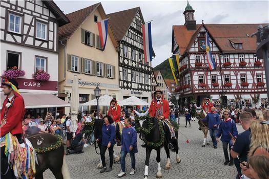 Die Bad Uracher nennen es das schönste Heimatfest im Ländle - den traditionellen Schäferlauf in der Stadt, der in diesem Jahr zum 145. Mal stattfindet. Bild: Thomas de Marco