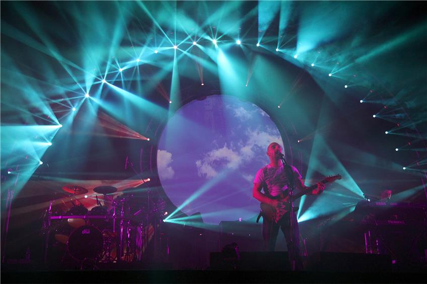 Die Band Echoes liefert als Hommage an Pink Floyd eine gigantische Bühnenshow. Agenturbild