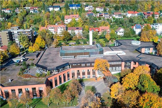 Die Ermstalklinik in Bad Urach stellt schon bis zum 30. April dieses Jahres ihren stationären Betrieb ein. Bild: Kreisklinikum