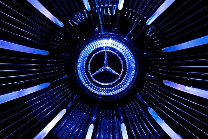 Die Felge eines Mercedes-Benz Vision EQS. Nun kommt die Elektro-S-Klasse in die Verkaufsräume. Foto: Silas Stein/dpa