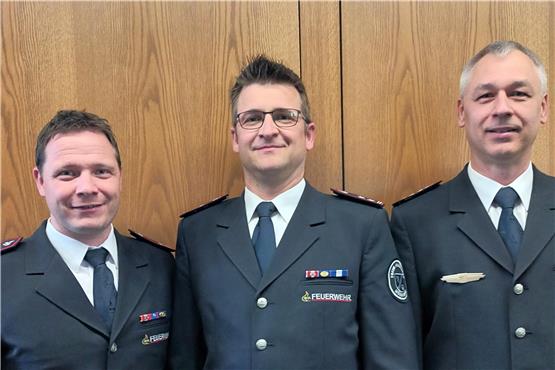 Die Feuerwehrleute Patrick Flammer, Thomas Lauria und Jochen Rein wurden in ihren Führungsämtern bestätigt.Bild: Susanne Mutschler