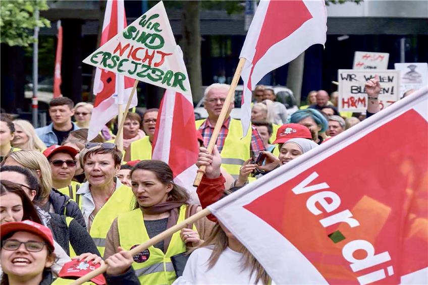 Die Gewerkschaft Verdi hat im Tarifkonflikt des baden-württembergischen Einzelhandels für Samstag zu weiteren Warnstreiks aufgerufen. Bild: Joachim E. Röttgers