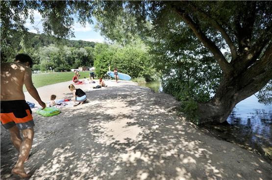 Die Idylle trügt: So entspannt geht es am Baggersee in Kirchentellinsfurt nur für die Besucher zu. Hinter den Kulissen brodelt es.Bild: Anne Faden