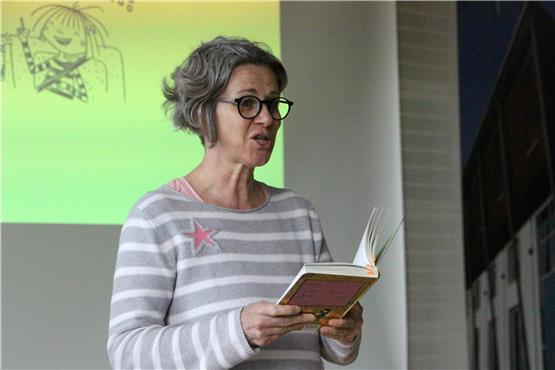 Die Kinderbuchautorin las im Forum Bodelshausen. Bild: Michael Brandt