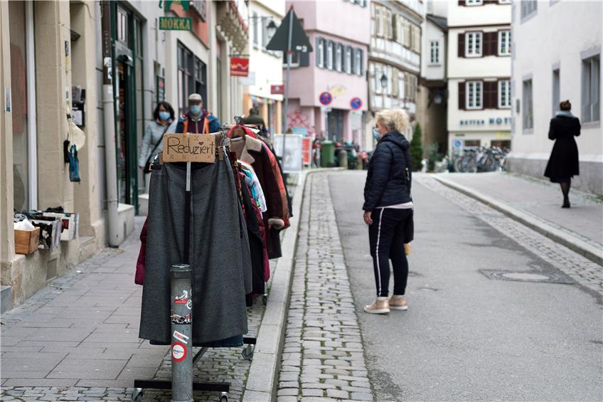 Die Leute haben wenig Lust zum Einkaufen in der Tübinger Innenstadt. Bild: Ulrich Metz