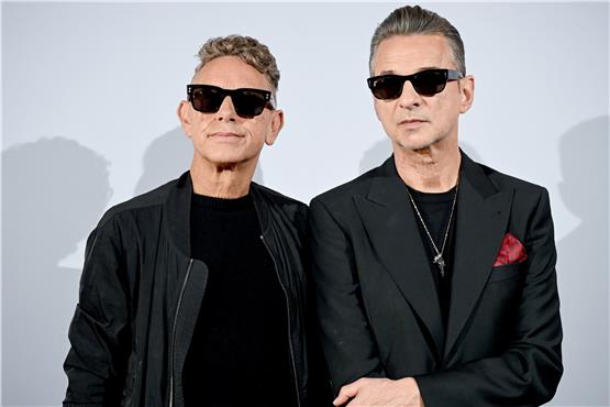 Die Musiker Martin Gore (l.) und Dave Gahan von Depeche Mode. Foto: Britta Pedersen/dpa
