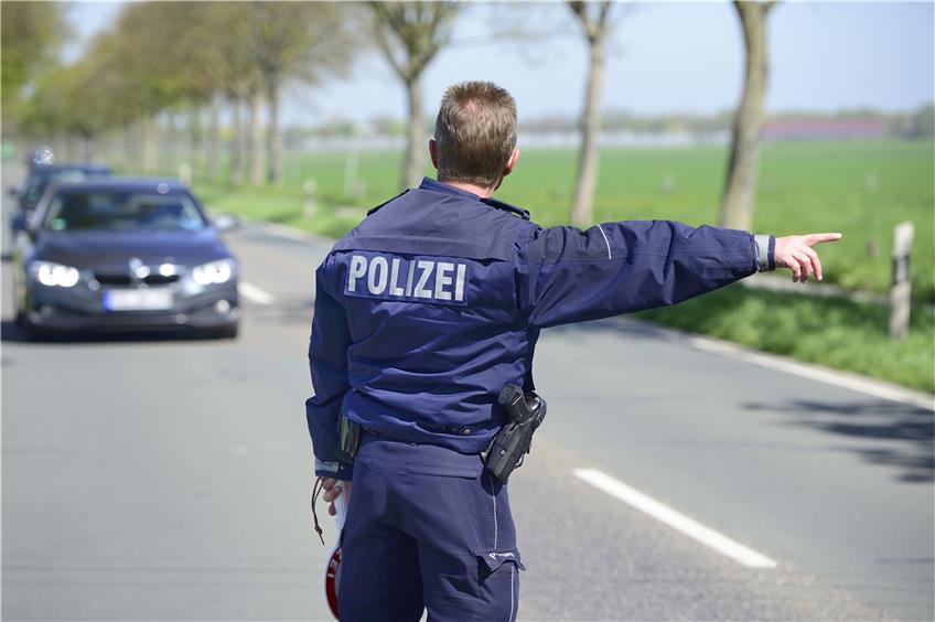 Die Polizei kontrollierte Autofahrer. Symbolbild: Gerhard Seybert - stock.adobe.co