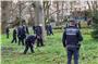 Die Polizei suchte nach der Tat den Alten Botanischen Garten nach möglichen Beweisen ab. Bild: Klaus Franke