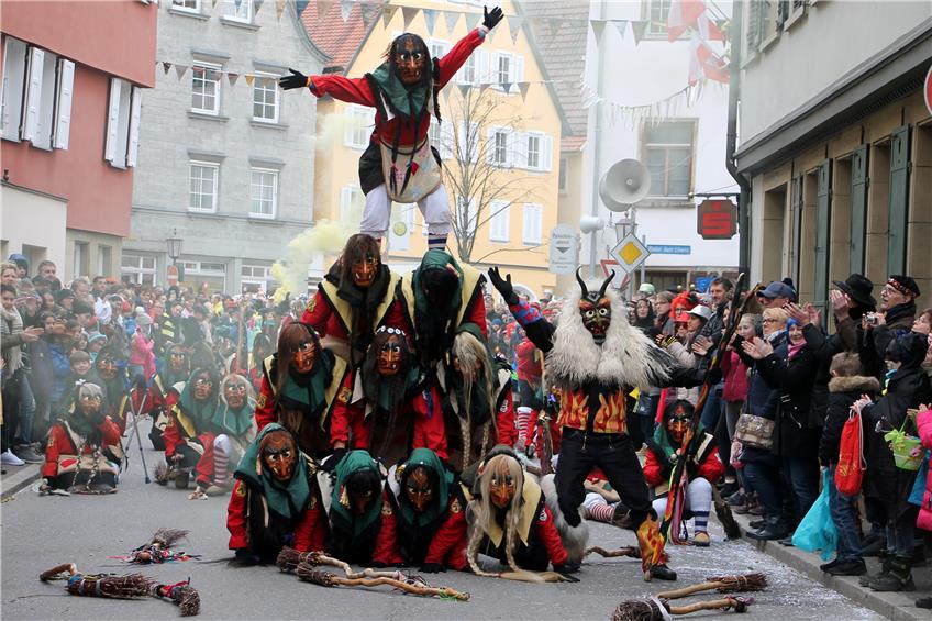 Die Schlossberg-Hexen aus Albstadt-Ebingen wollten hoch hinaus beim Ehinger Platz. Bild: Dunja Bernhard