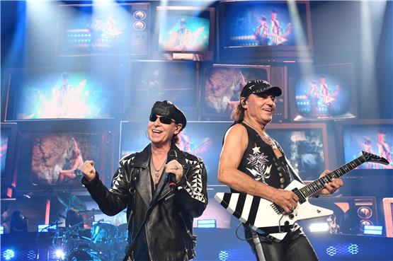 Die Scorpions in Aktion: Sänger Klaus Meine und Sologitarrist Matthias Jabs beim Konzert in Stuttgart. Foto: Udo Eberl