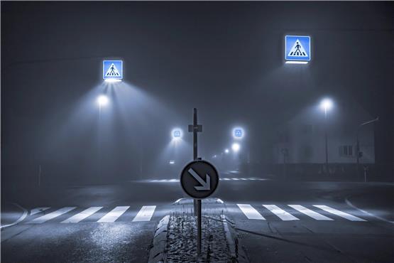 Die Straßenbeleuchtung an Fußgängerübergängen muss eingeschaltet bleiben, sagt das Verkehrsministerium. Bild: Ulrich Metz