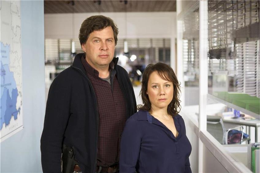 Die «Tatort»-Darsteller Hans-Jochen Wagner und Eva Löbau. Foto: Alexander Kluge dpa