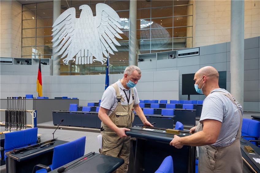 Die Umbauarbeiten für die erste Sitzung des Bundestages laufen. Dann wird auch das Parlamentspräsidium gewählt.