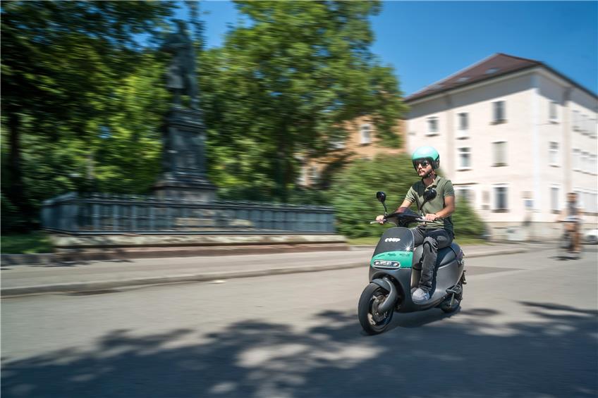 Die Verleihfirma Coup will ihre Elektroroller-Flotte 2020 auch in Tübingen ausbauen – um wie viele Fahrzeuge verrät sie nicht. Archivbild: Ulrich Metz
