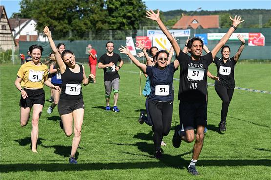 Die Wissenschaft hat festgestellt beim Staffellauf der Universität Tübingen: Laufen macht offenbar wirklich glücklich.Bild: Axel Grundler