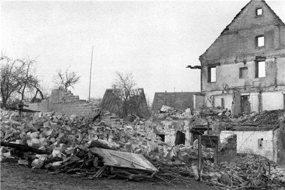 Die ausgebombte Wannweiler Straße – das Bild machte Walter Frieschs Vater bei seinem Heimaturlaub. Privatbild