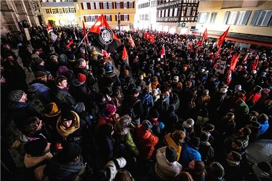 Die erste große Demo gegen Rechts auf dem Tübinger Holzmarkt: Damals war die CDU offiziell nicht dabei. Archivbild: Carolin Albers