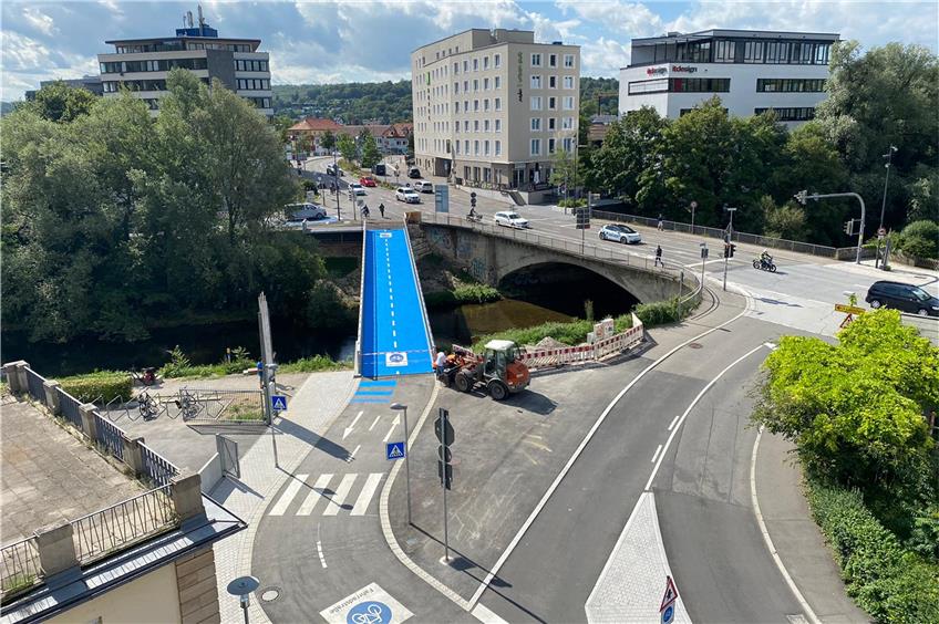 Die neue Fahrradbrücke über die Steinlach ist Teil des Tübinger Radweg-Konzepts und beheizbar. Bild: Moritz Hagemann