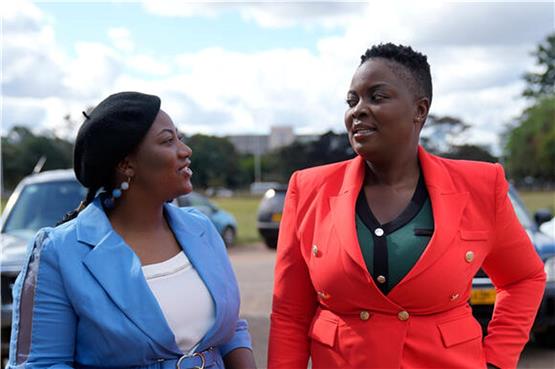 Die simbabwischen Aktivistinnen Joanah Mamombe (links) und Cecellia Chimbiri. Bild: Amnesty