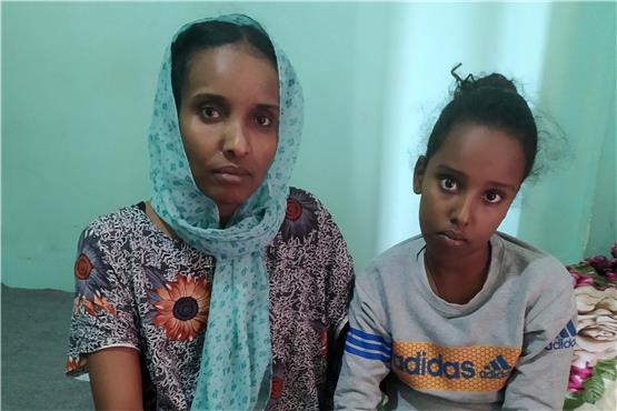 Die zehnjährige Aryam mit ihrer Mutter Abeba Goytom-Tinsaew. Privatbild