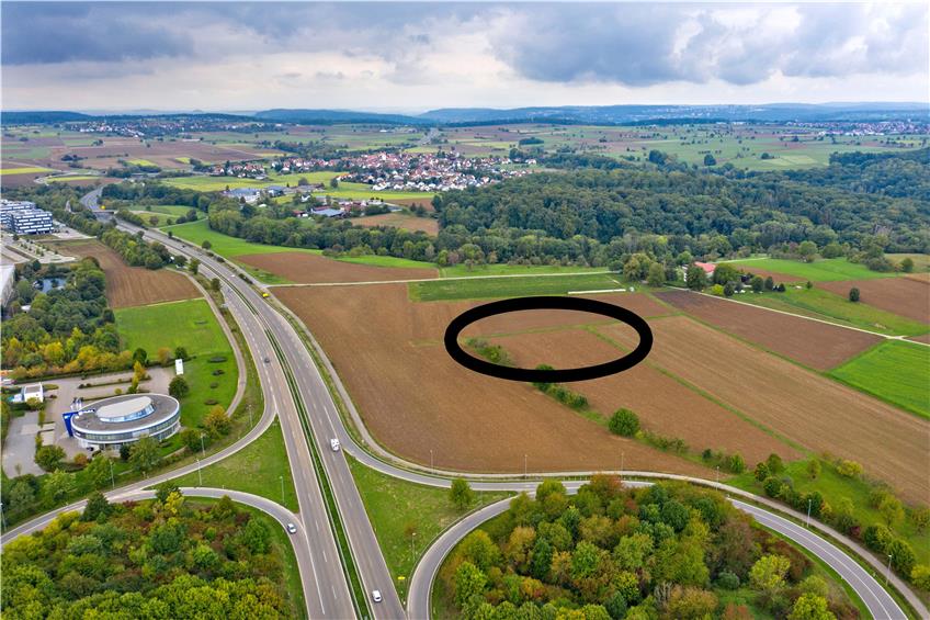 Dies ist der umstrittene geplante Platz für den Rettungshubschrauber auf Wannweiler Markung neben der B 28. Bild: Manfred Grohe