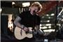 Ed Sheeran tritt 2024 als Headliner auf den Festivals „Southside“ und „Hurricane“ auf. Bild: Chris Pizzello Invision/dpa