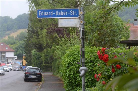 Eduard-Haber-Straße in Lustnau: Einen Knoten hat sie schon, einen neuen Namen könnte sie dieses Jahr noch bekommen. Bild: Moritz Siebert