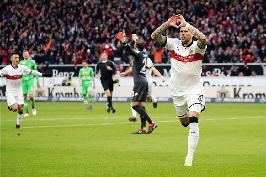 Ein Herz für den VfB: Daniel Ginzcek erzielte das 1:0-Siegtor gegen Gladbach  und hielt die gesamte Spielzeit durch. Foto: Imago