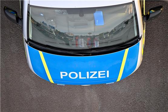 Ein Polizeiauto bei einem Einsatz Foto: Klaus-Dietmar Gabbert/dpa/Symbolbild