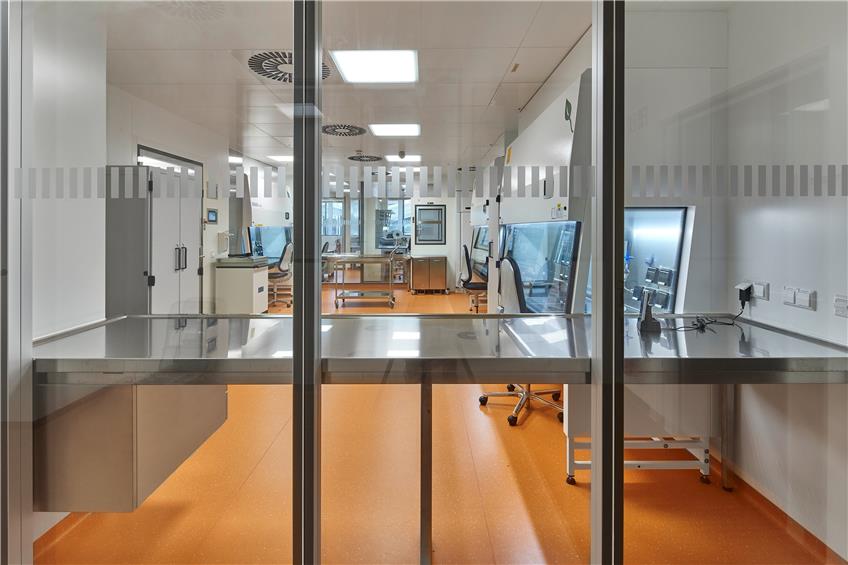 Ein Reinraum zur Medikamentenherstellung in der neuen Universitätsapotheke auf dem Schnarrenberg. Bild: Finanzministerium / Jochen Steuber