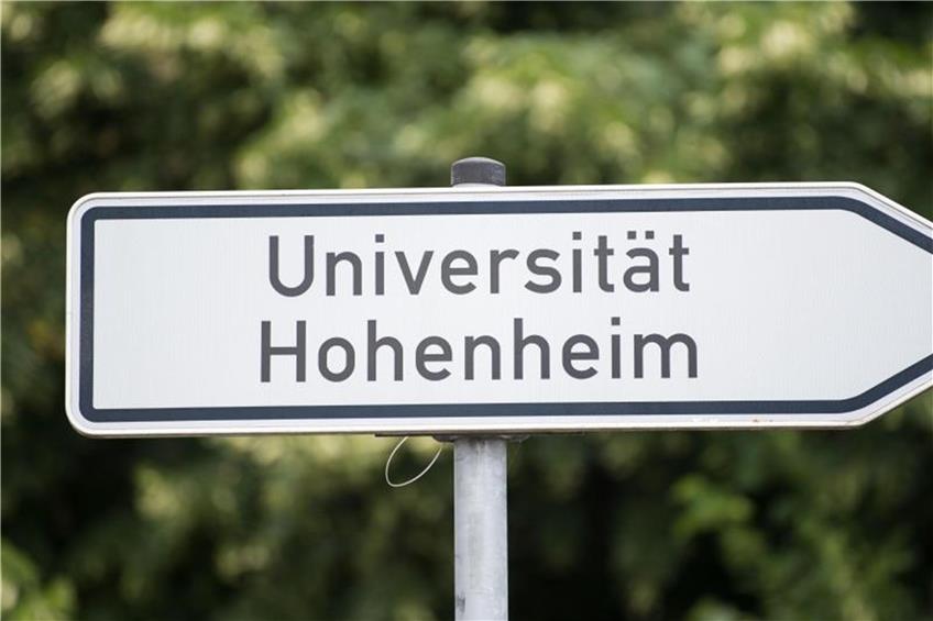 Ein Schild weist auf die Universität Hohenheim hin. Foto: Marijan Murat/Archiv dpa/lsw