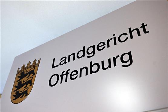 Ein Schriftzug „Landgericht Offenburg, aufgenommen“ in dem Gericht. Foto: Uli Deck/dpa