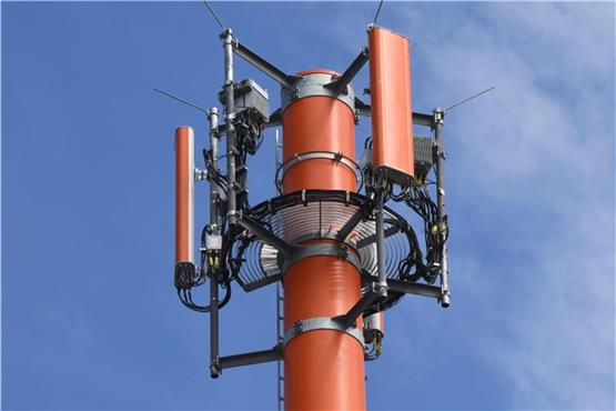 Ein Sendemast mit verschiedenen Antennen für den Mobilfunk. Archivbild: Stefan Sauer/dpa