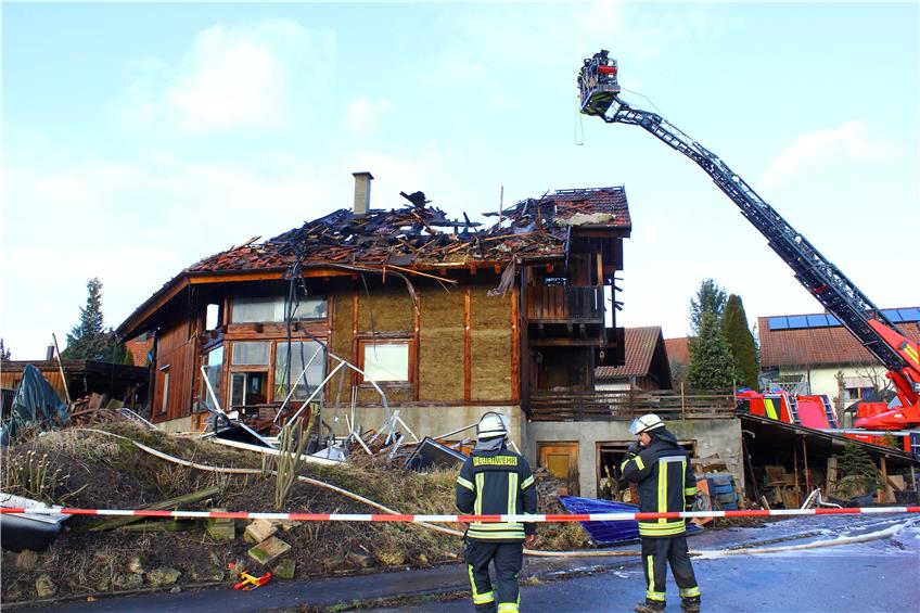 Ein Wohnhaus brannte in der Silvesternacht 2017/2018 in Rangendingen. Der Schaden: 500.000 Euro. Bild: Stifel