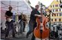 Eindrücke vom ersten Tag des Tübinger Stadtfests Livemusik auf dem Holzmarkt.