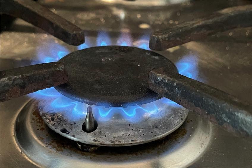 Eine Gasflamme brennt auf einem Küchenherd. Bild: Jonas Bleeser