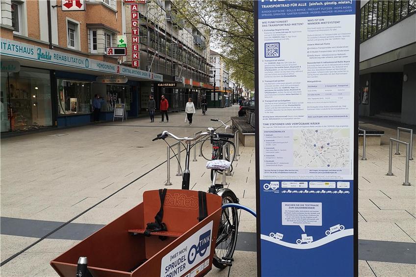 Eine Station der „Transportrad Initiative Nachhaltiger Kommunen“ (TINK) in der Fußgängerzone von Singen  Foto: TINK