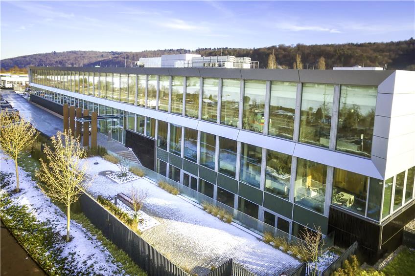 Eine klare Sprache spricht die Architektur des neuen Zeltwanger-Büro- und Produktionsgebäudes im Tübinger Industriegebiet Au-Ost. Bild: Zeltwanger