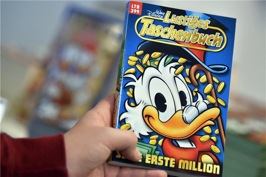 Einer der wohl berühmteste Reichen: Dagobert Duck. Foto: Britta Pedersen/dpa-Zentralbild