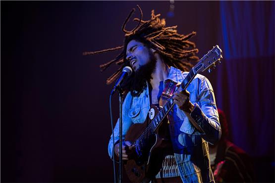 Elektrisiert auf der Bühne: Schauspieler Kingsley Ben-Adir als Bob Marley.  Foto: Chiabella James/Paramount Pictures Germany/dpa