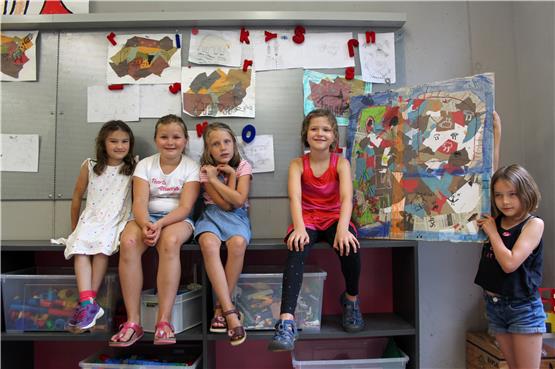 Emma, Lia-Marie, Adele, Nora und Ksenija (von links) präsentieren ihre Höhlenmalereien nachempfundenen Kunstwerke. Bilder: Amancay Kappeller